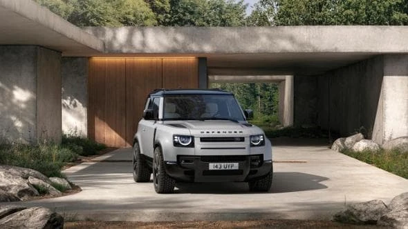 Defender si rifà il look con nuovi gruppi ottici, cerchi e colorazioni