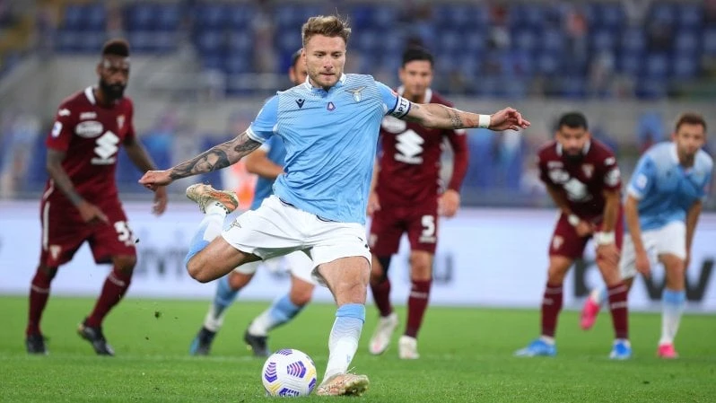 Il Torino resta in A, basta lo 0-0 con la Lazio: Immobile sbaglia un rigore, retrocede in B va il Benevento