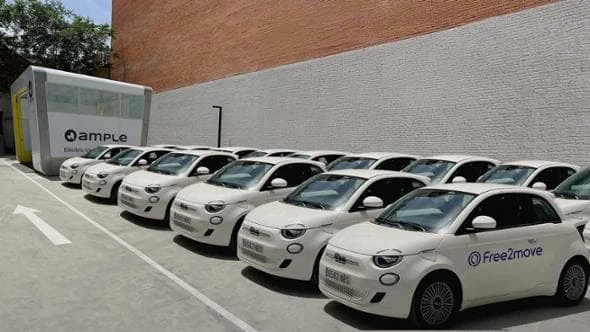 Il cambio di batterie non si fa solo in Cina. Fiat ci prova a Madrid con la 500e e Ample