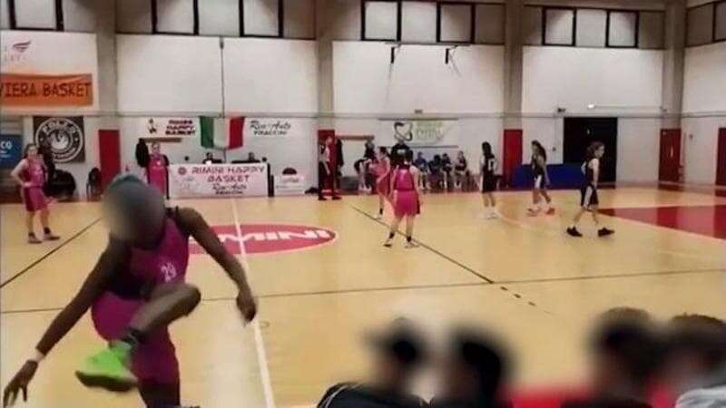 Reagì a insulti razzisti, la giocatrice di basket non verrà squalificata