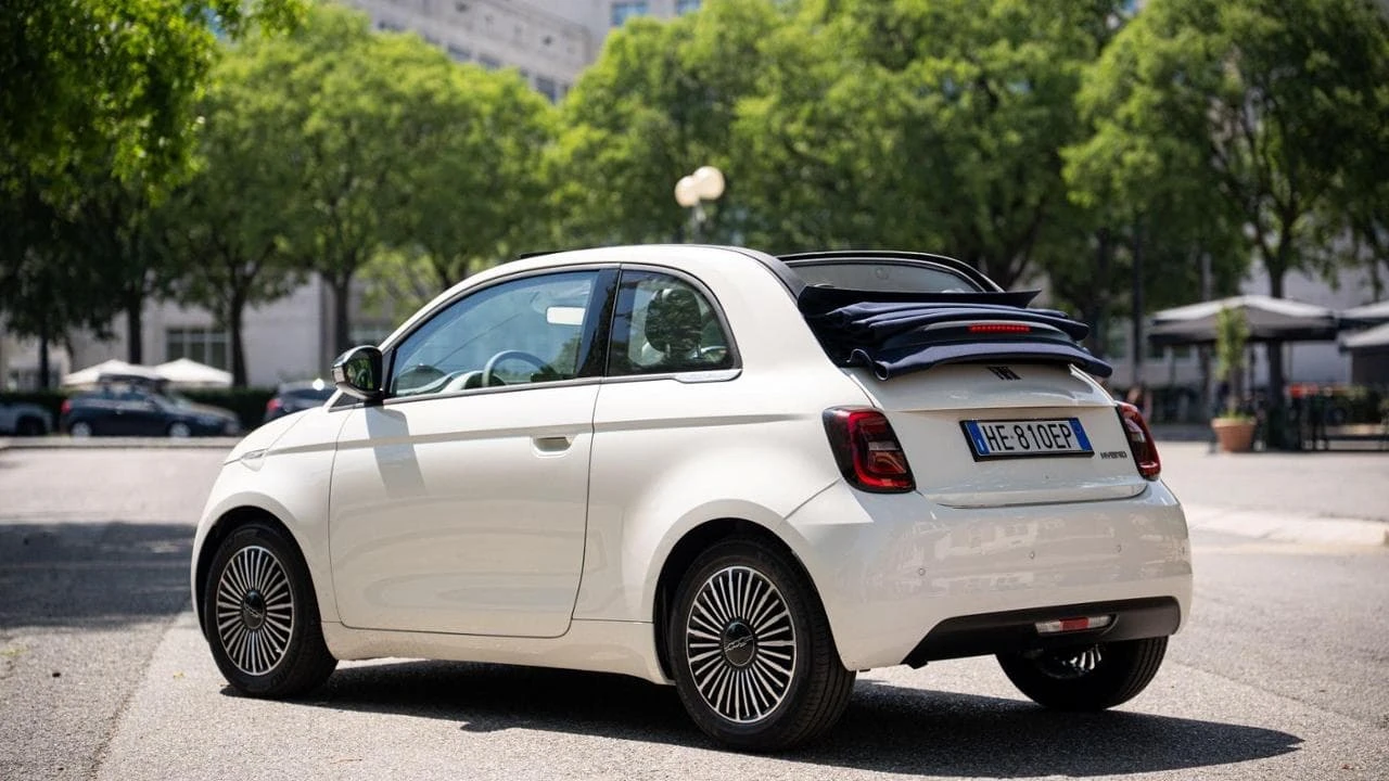 Belle e possibili è l’ora delle compatte con il tetto in tela