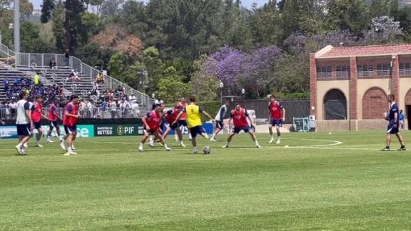 Pressing e corner. A Los Angeles i primi allenamenti per l'Inter di Chivu