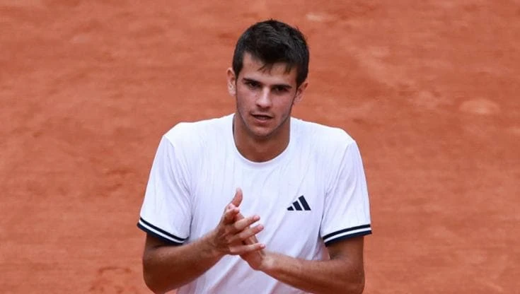Jodar al Roland Garros come Darderi al Foro: ignora la bambina che lo aspettava per dargli la mano