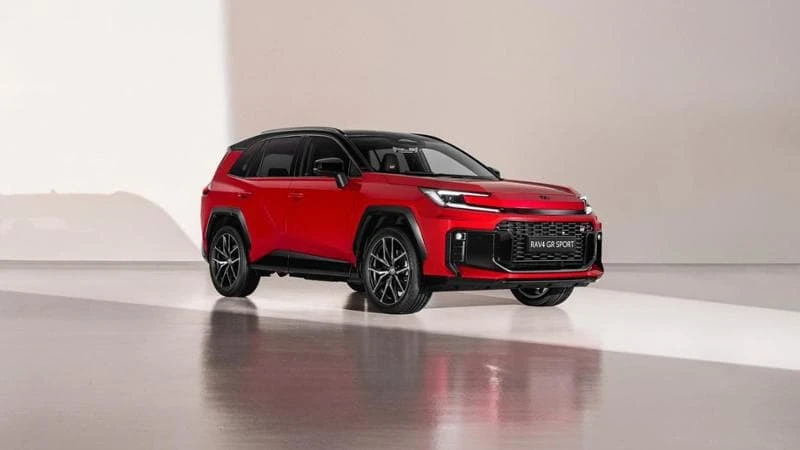 Il nuovo Toyota Rav4 debutta al Salone Auto e Moto d’Epoca a Bologna