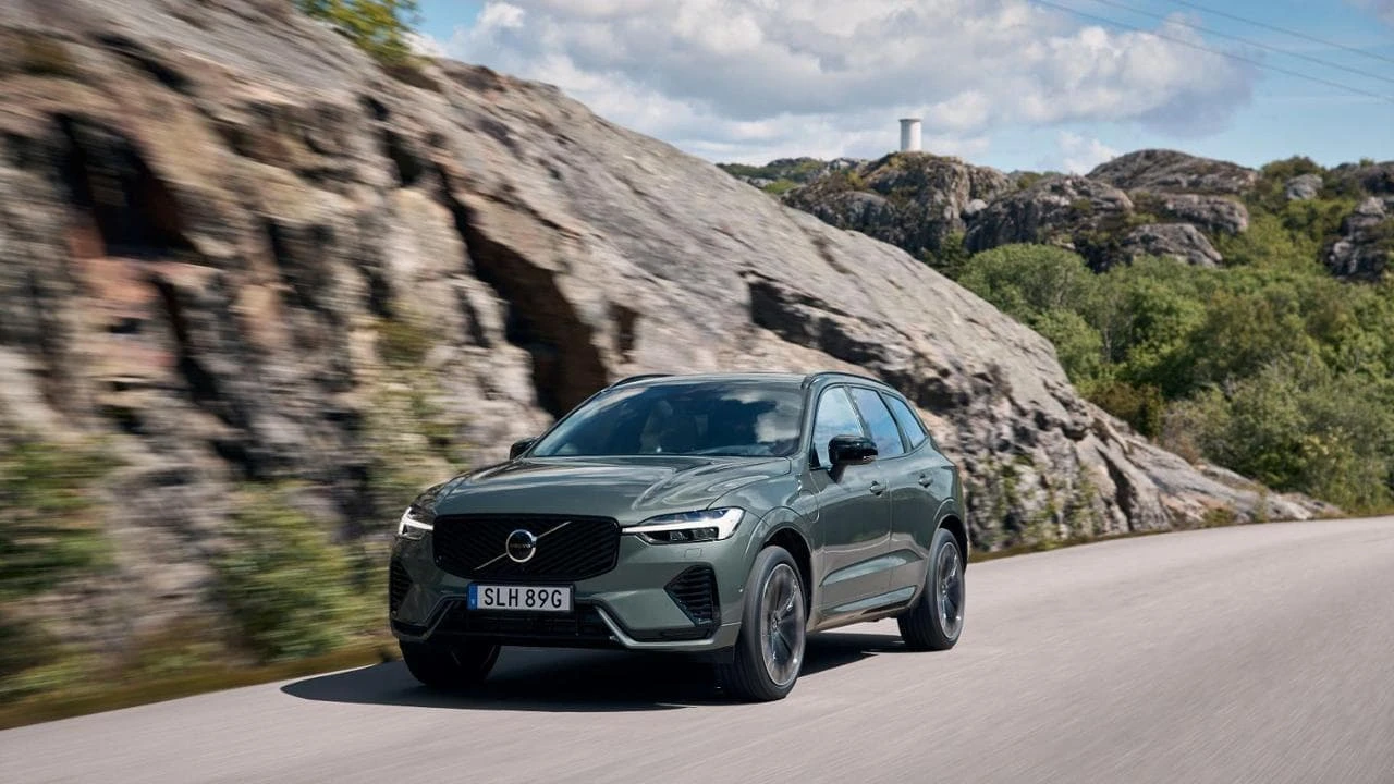 Volvo XC60 plug-in, la svedese alla spina sul trono d’Europa. La prova della T8 da 455 Cv