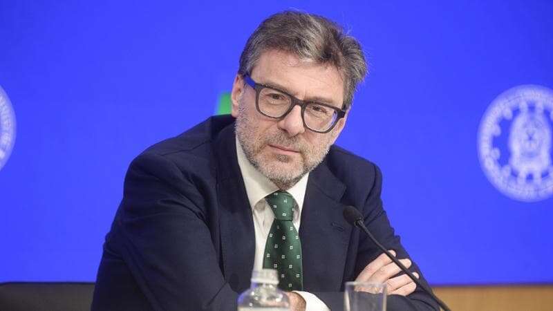 Giorgetti cauto sulla difesa: “Finanziamento non sia a scapito di sanità e servizi”