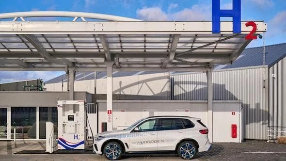 Bmw punta forte anche sull’idrogeno e nel 2028 arriverà la iX5 fuel cells