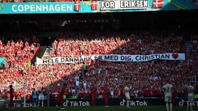 Il Belgio batte la Danimarca in rimonta 2-1 e vola agli ottavi | Così è stato cancellato quel silenzio