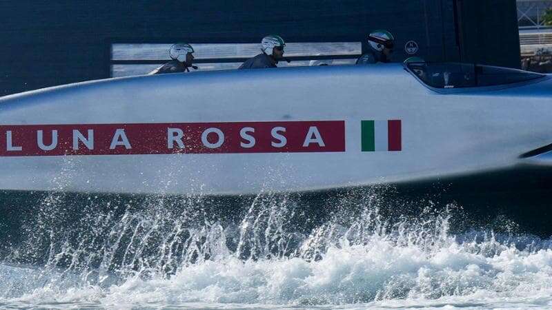 Luna Rossa squalificata alla Louis Vuitton Cup, spareggio con Ineos per il primo posto