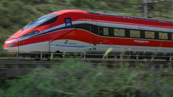 Treni, settimana da incubo per chi viaggia. Da oggi sulla Milano-Roma i tempi salgono a 5 ore