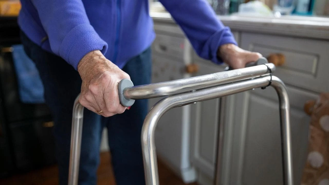 Ictus, chi cammina lento, ha i muscoli sottili e poca forza è più a rischio