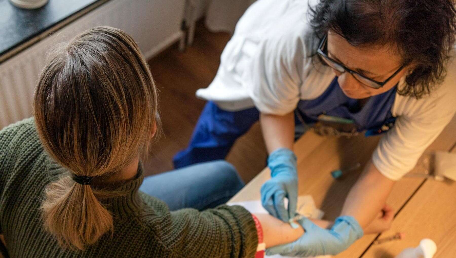 Tre esami del sangue segnalano il rischio infarto e ictus nei trent’anni successivi per la donne