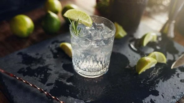 Gin a Natale: le 11 bottiglie più costose da mettere sotto l'albero