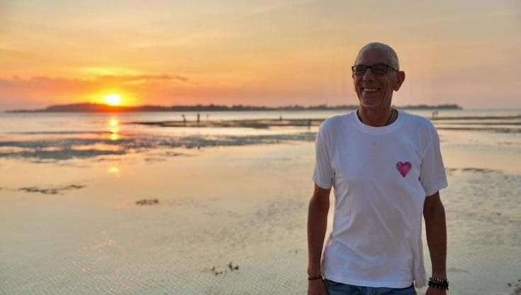 Cambio vita, a 52 anni molla tutto e va a fare lo chef in Indonesia: “Sono rinato”