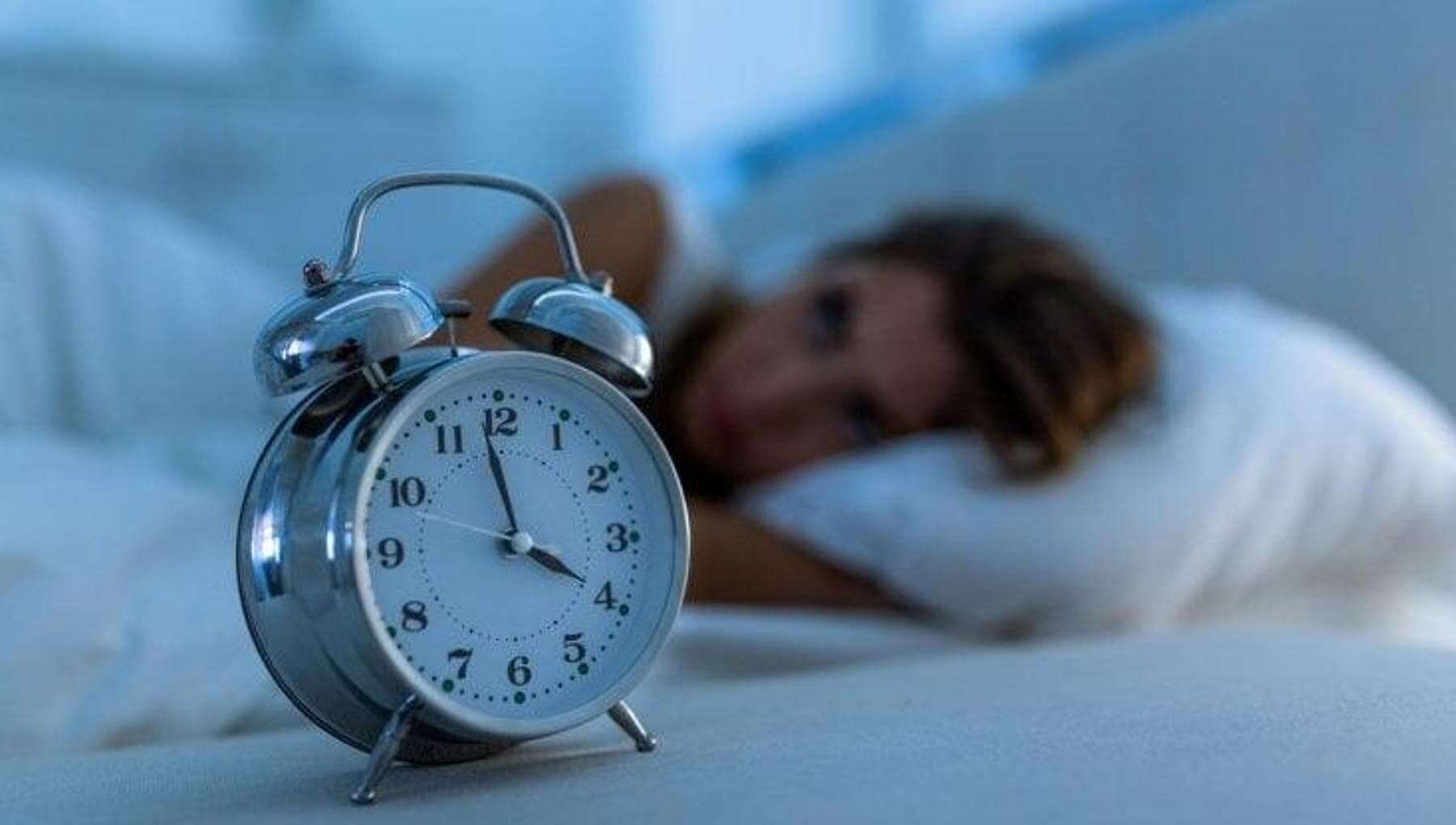 Insonnia, sale il rischio di ipertensione per i giovani che dormono poco e male