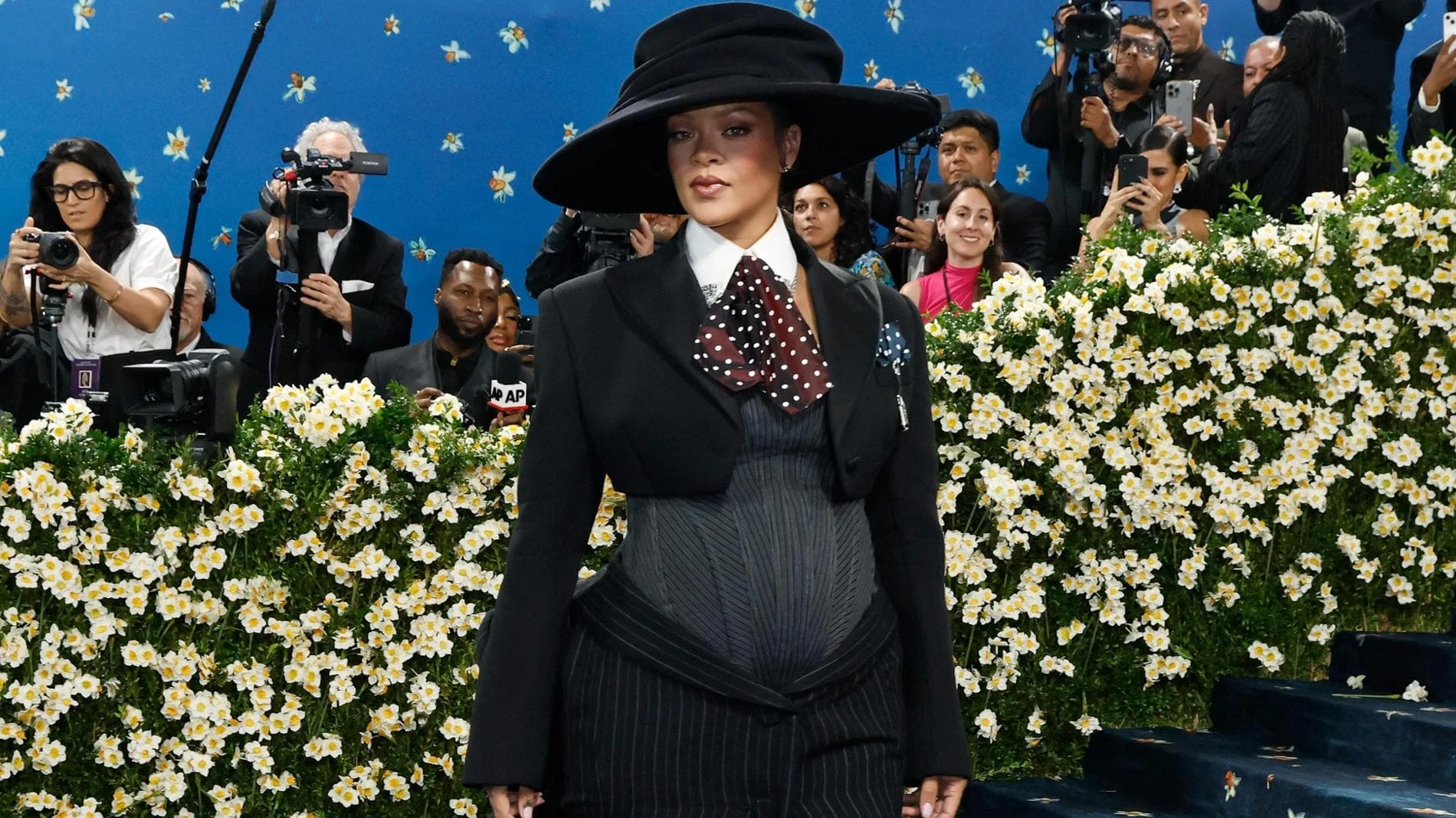 Met Gala in stile black, il red carpet dei colpi di scena. I look promossi e bocciati