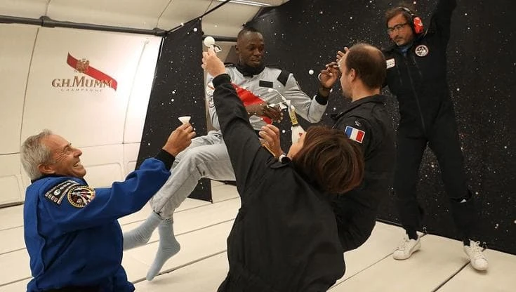Bolle spaziali: così lo champagne conquista le stelle
