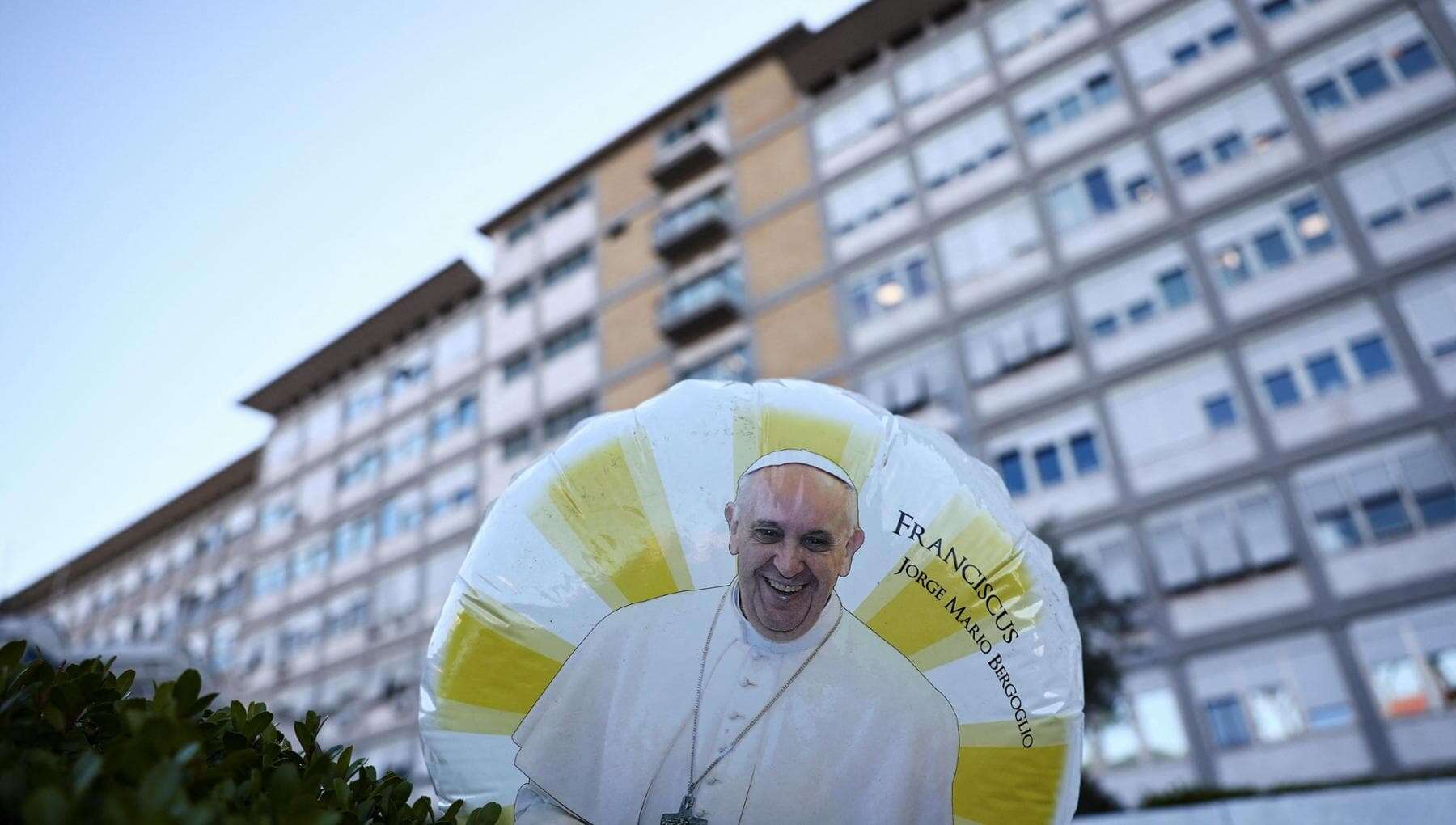 L’insufficienza respiratoria acuta di Papa Francesco: di che cosa si tratta