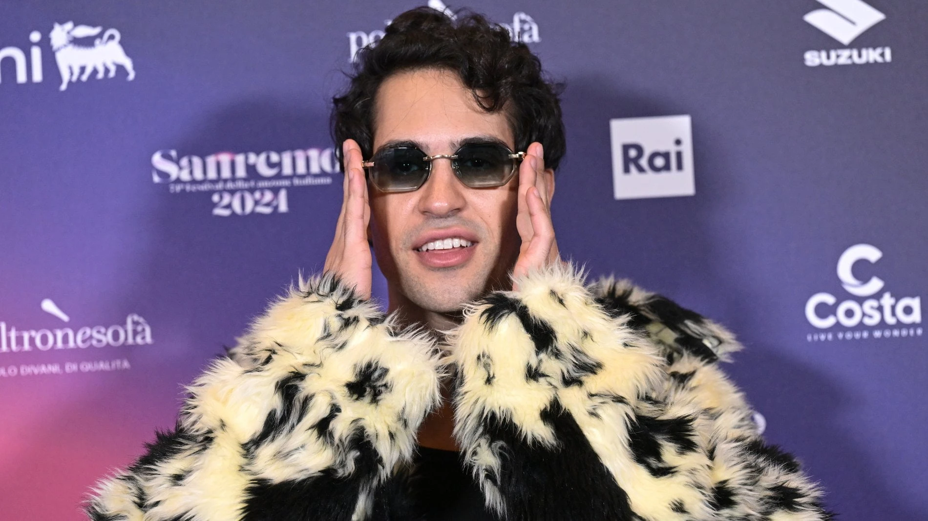 Essenziale e sofisticato: così lo stile di Mahmood conquista Sanremo