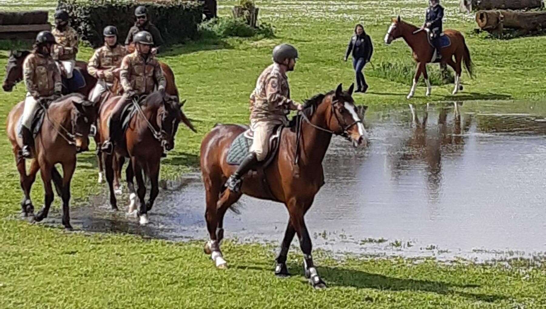 Stress dopo i traumi di guerra: si affrontano a cavallo