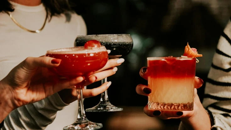 GenZ, perché hanno smesso di bere, e cos’è la sober curiosity?