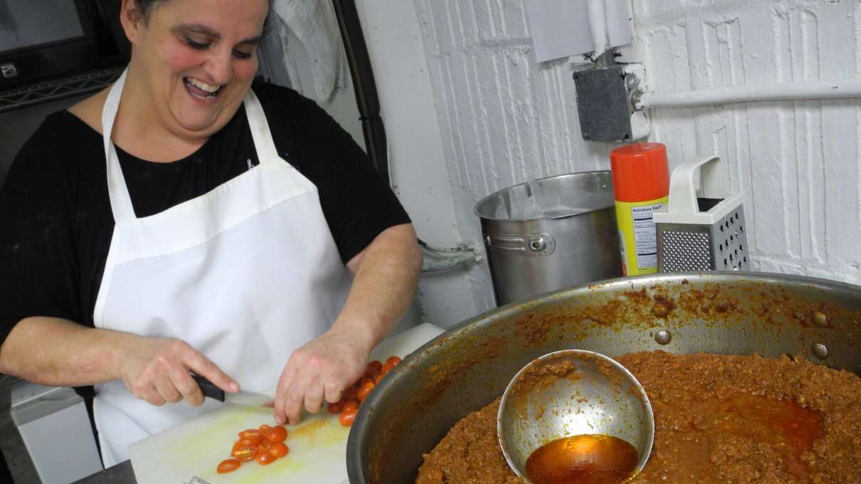 Nella trattoria di New York dove cucinano le nonne di tutto il mondo