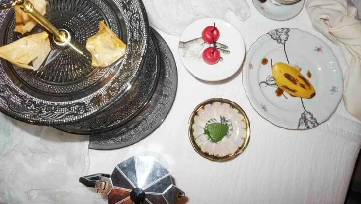 Menu al contrario e trovate teatrali: per i suoi 10 anni Contraste gioca sulla fantasia