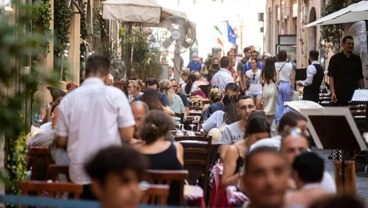 Pranzo di Ferragosto, nei ristoranti vince il “menu all inclusive”