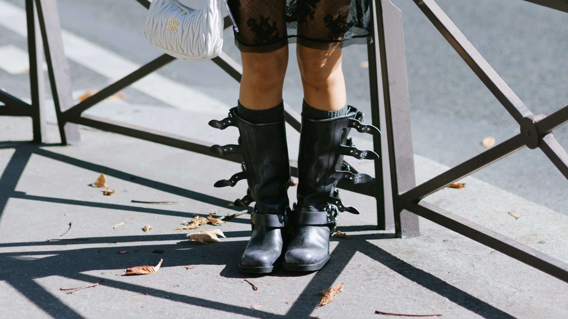 I biker boots sono tornati. Tante idee per indossarli