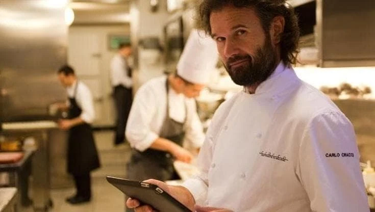Buon compleanno Carlo Cracco: i 60 anni dell’enfant prodige diventato Maestro