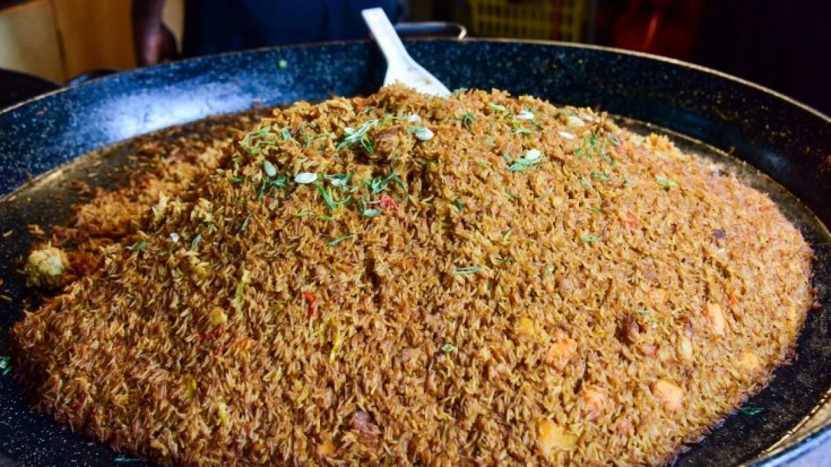 Il piatto più conteso del mondo? Non è la carbonara ma il riso jollof