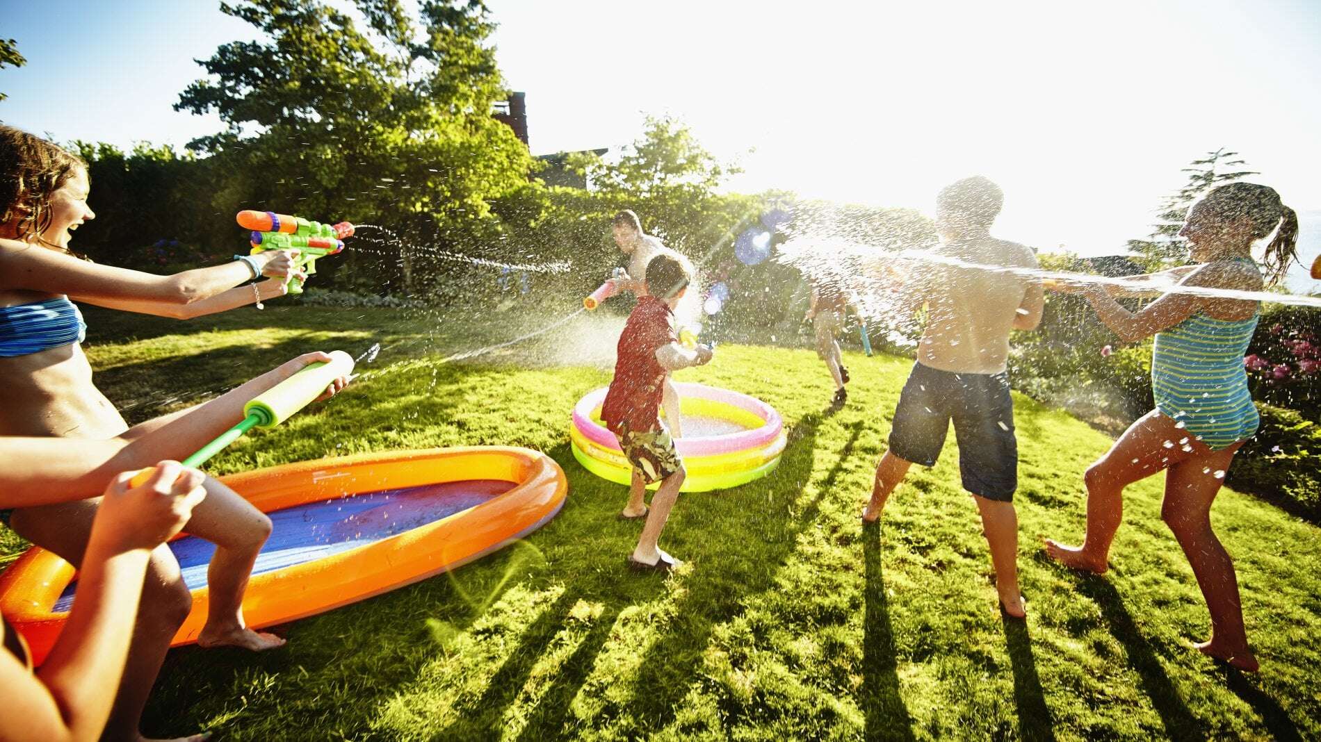 Galateo per piccoli ospiti: insegnare ai figli come comportarsi quando sono in vacanza a casa d'altri