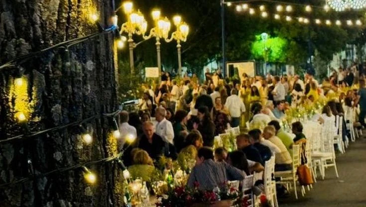 Più di 60 cuochi, in 450 a tavola: che festa a Massa Lubrense