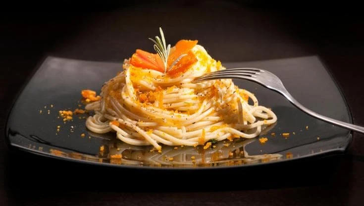 Dieci ricette a base di pesce per sognare le sere d’estate