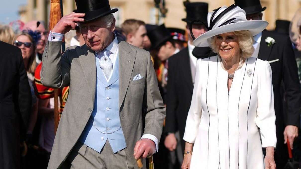 Tè del pomeriggio a Buckingham Palace, e re Carlo offre bagel, quiche e torte