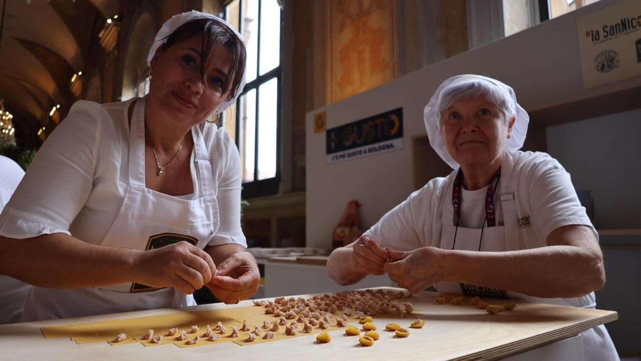 La Bbc “indaga” sull’origine del tortellino: tra i due litiganti (Bologna e Modena) ecco chi vince