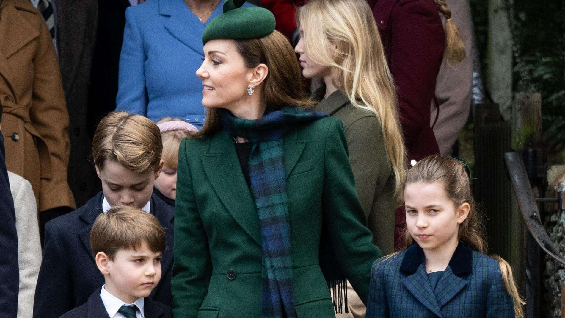 Kate Middleton, a scuola di disegno con i figli: George, Charlotte e Louis ritraggono la mamma