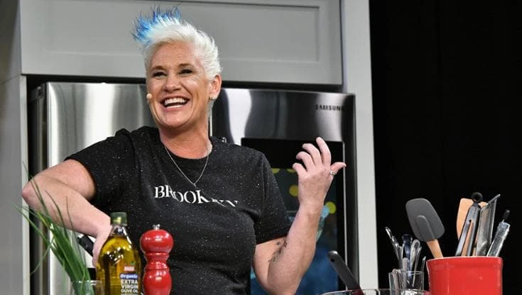 La star di Food Network Anne Burrell si è uccisa: rivelata la causa della morte