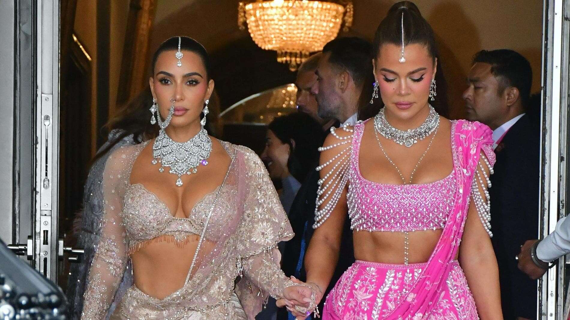 Dalle Kardashian a Priyanka Chopra, tutti i look stile Bollywood del matrimonio indiano di Anant Ambani e Radhikha Merchant a Mumbai