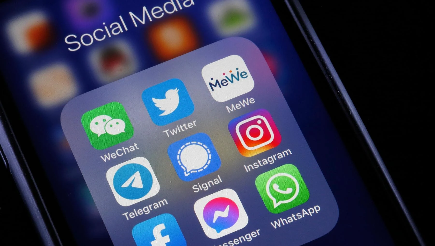Zuckerberg: “Ci serviva un’app per condividere foto, così abbiamo comprato Instagram”