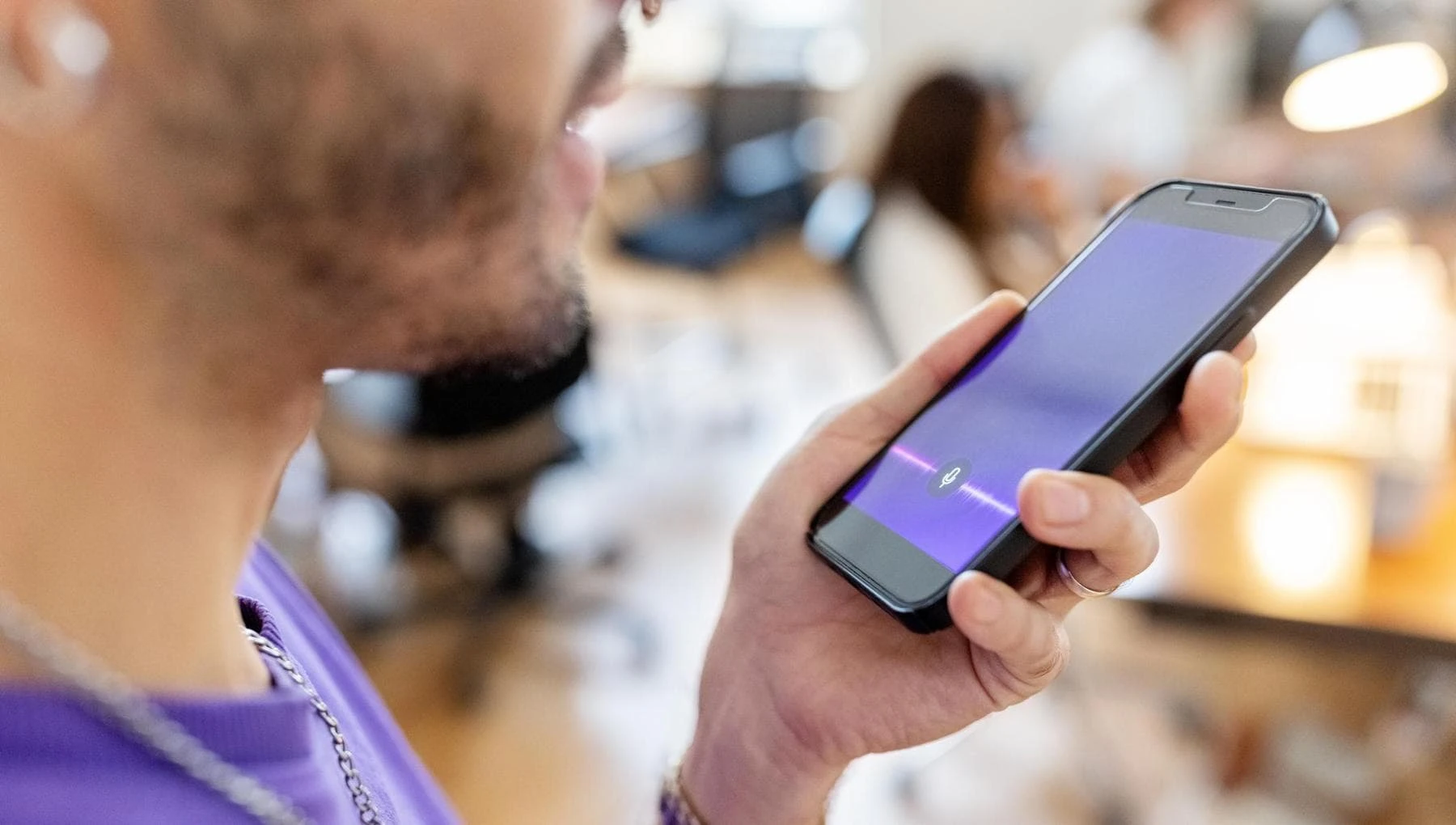 AudioHijack, l’attacco invisibile (e inudibile) che raggira gli assistenti vocali IA