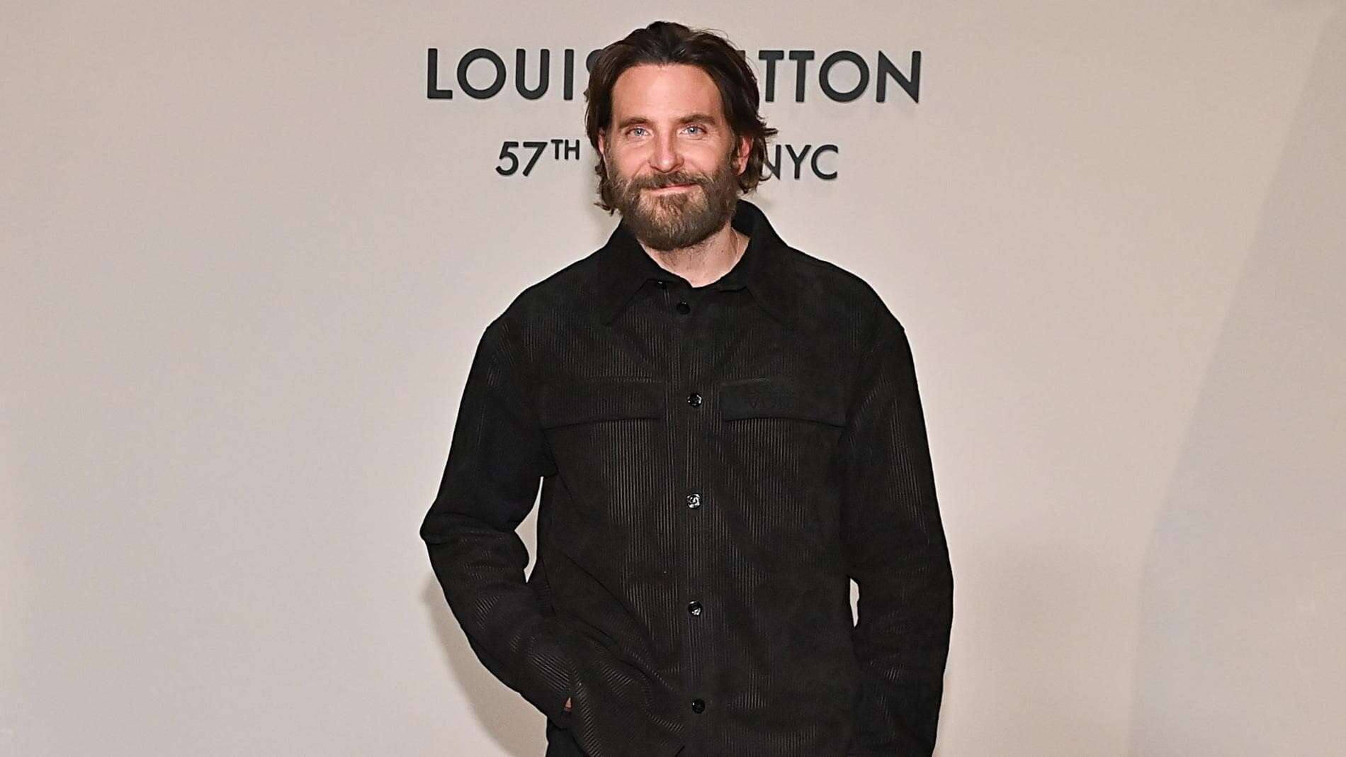 Bradley Cooper compie 50 anni: tanti auguri all’attore dallo stile rinnovato