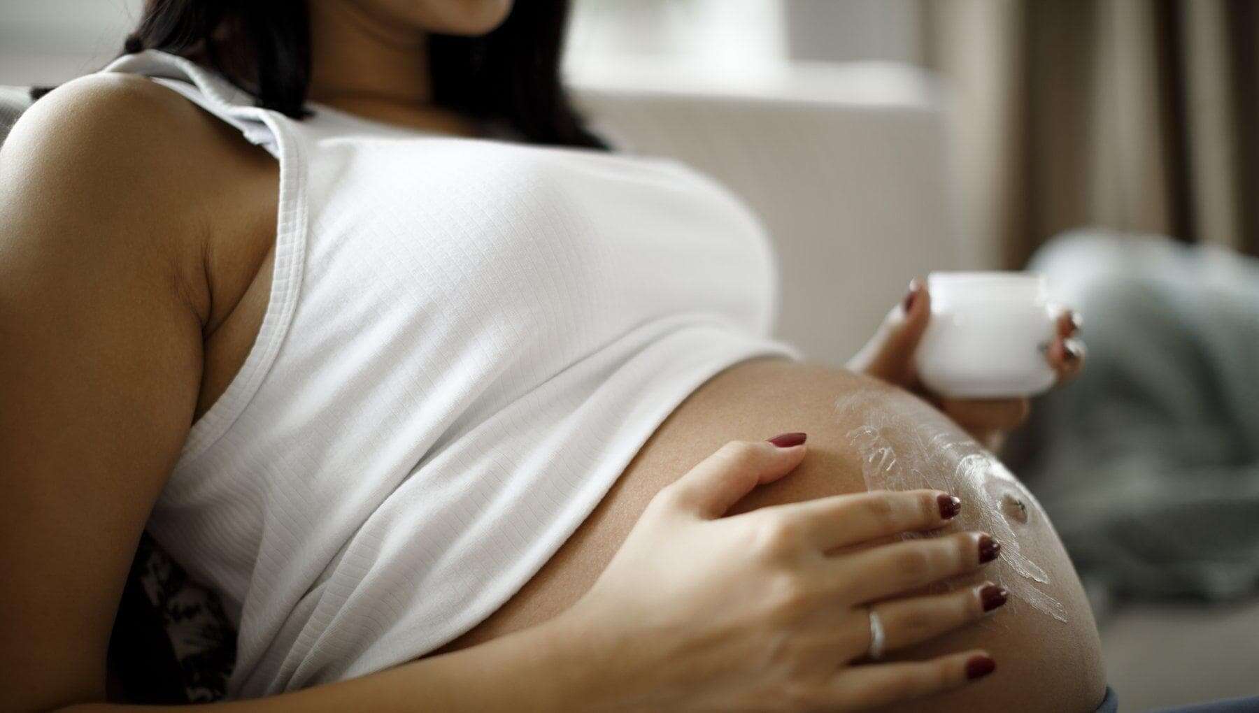 In gravidanza controllare peso e pressione protegge da ipertensione e preeclampsia (anche oltre la genetica)