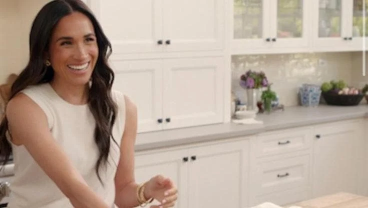 Meghan Markle lancia vino rosé nel giorno del compleanno di Lady D: sold out in un’ora. La polemica