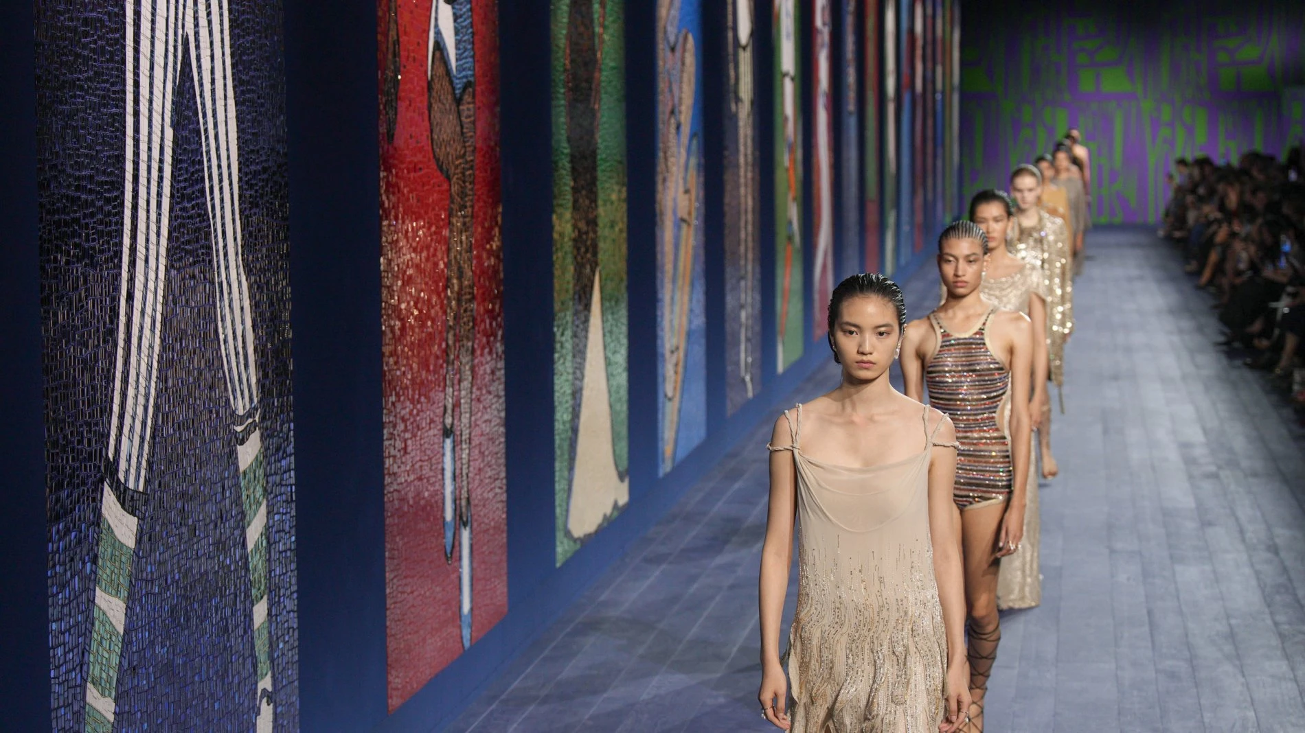 Dior: nell'anno delle Olimpiadi, la sfilata AI 2024 2025 unisce sportswear e couture