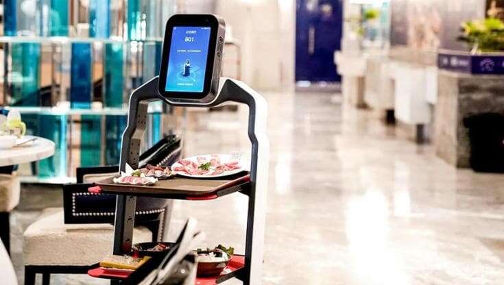 Il ristorante toscano che non trovando personale ha “assunto” il robot Bob