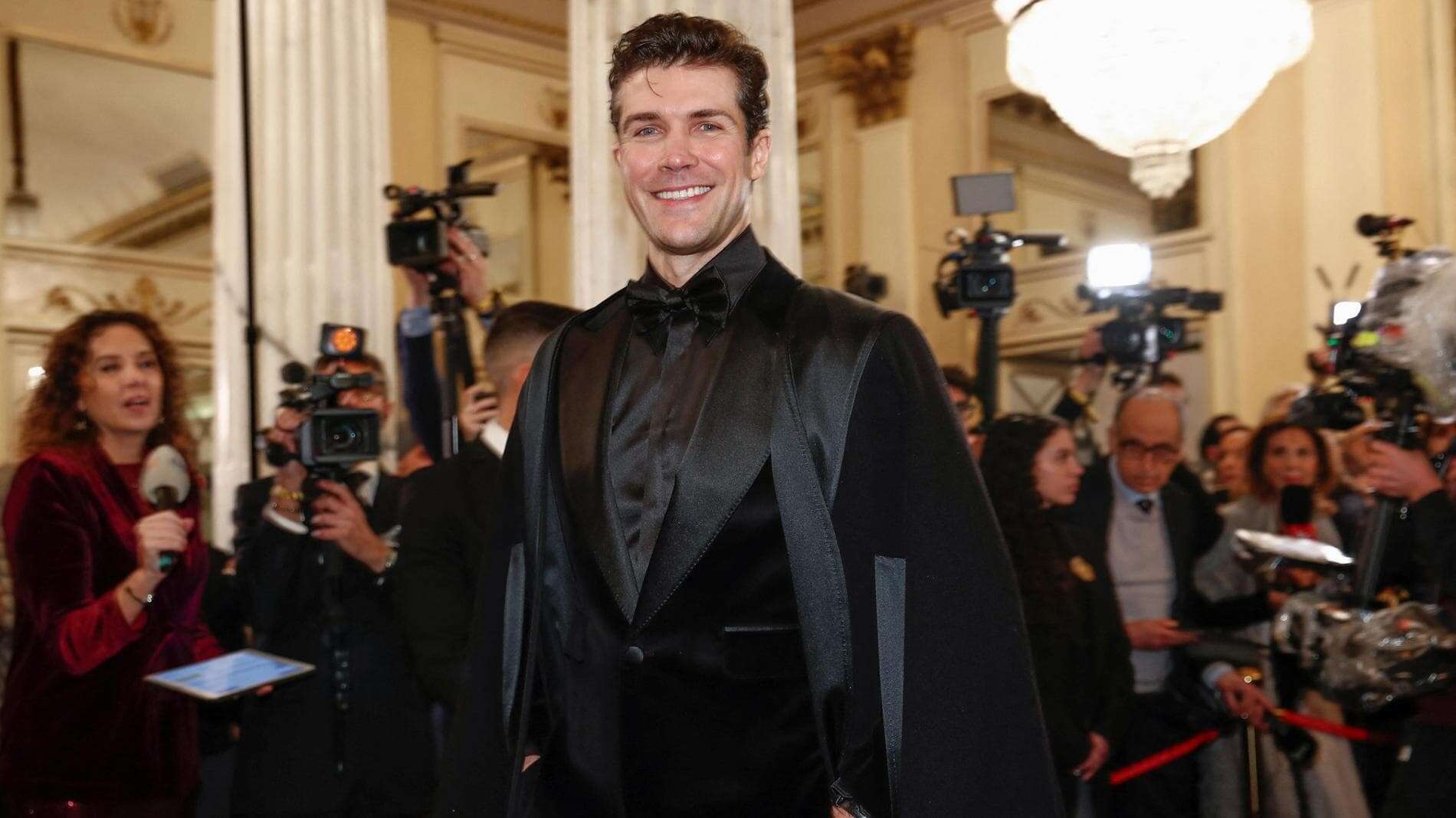 Da Roberto Bolle a Pierfrancesco Favino tutti i look della Prima alla Scala di Milano