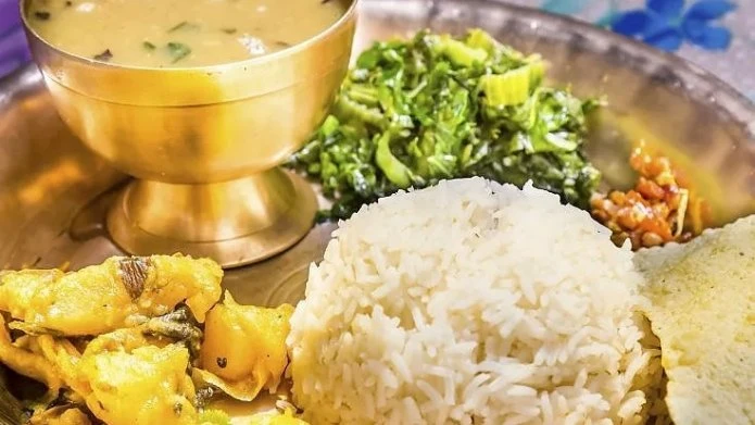 Che cosa si mangia a Kathmandu? Il dal bhat, ma anche la pizza napoletana