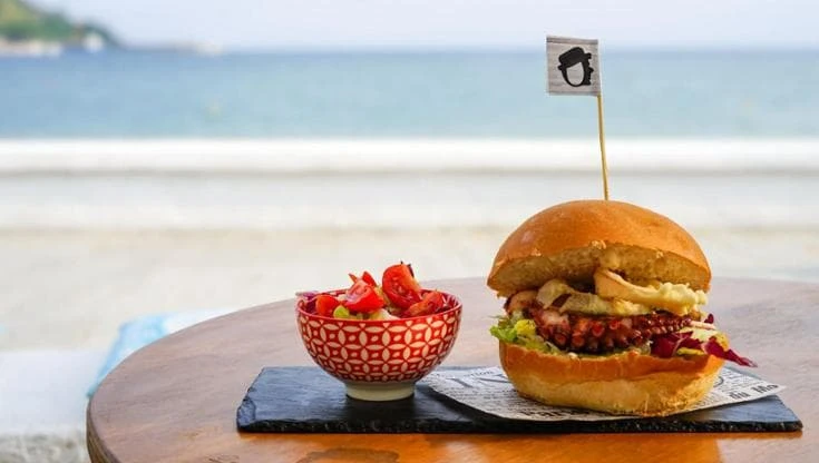 Tre regioni, un mare: ecco gli 8 luoghi ideali per un aperitivo da Sapri e Diamante