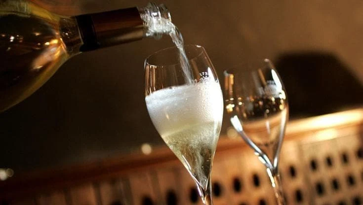 Vini dealcolati, un passo avanti per la produzione in Italia. Ma resta il nodo delle accise